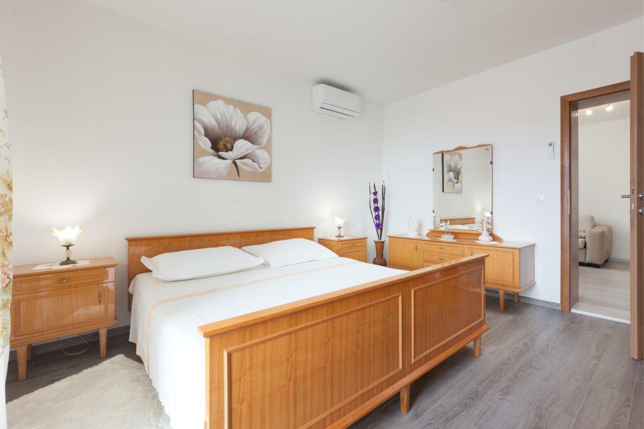 Apartments Turtle Gardens มาคาร์สกา ภายนอก รูปภาพ