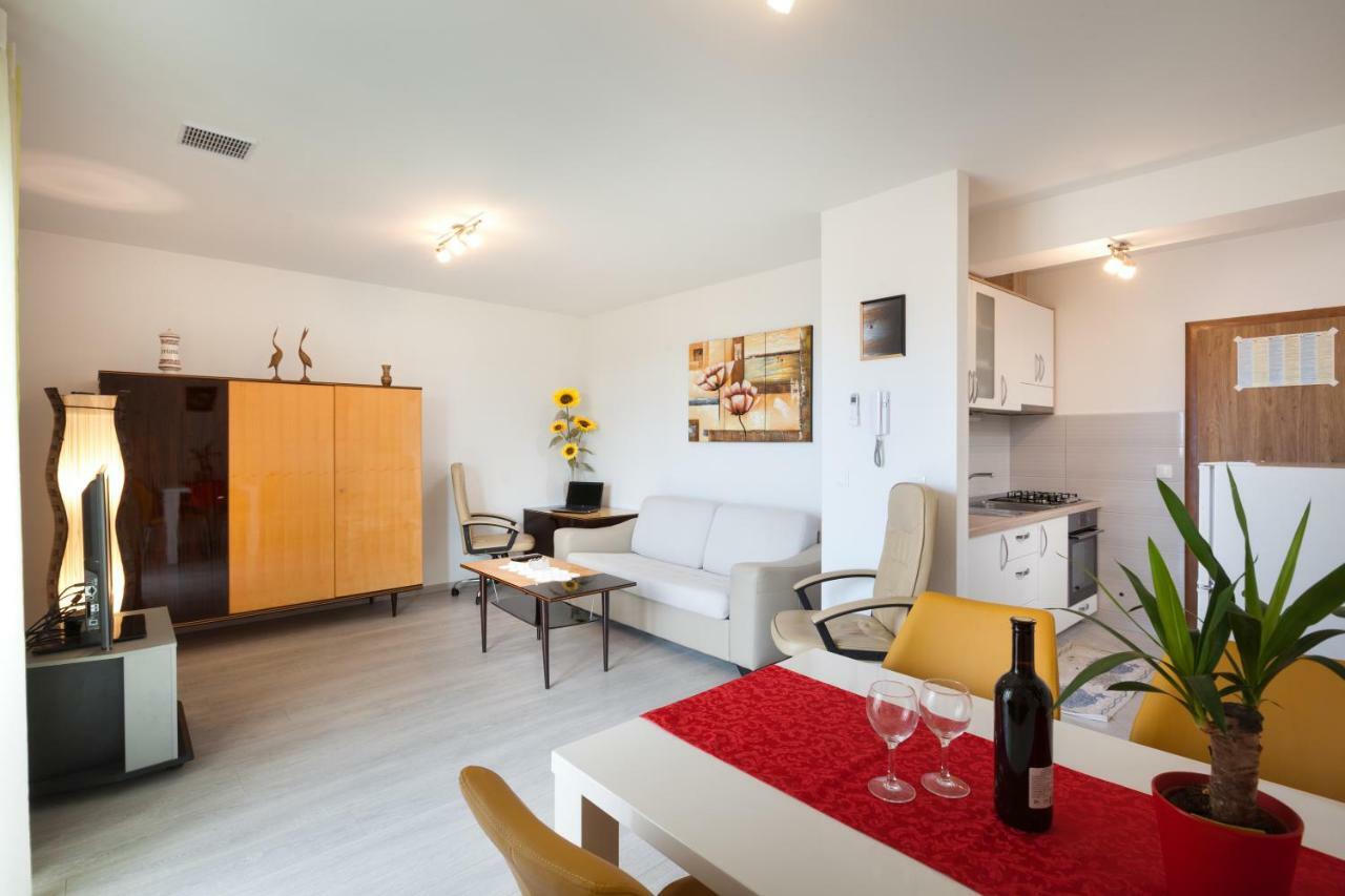 Apartments Turtle Gardens มาคาร์สกา ภายนอก รูปภาพ